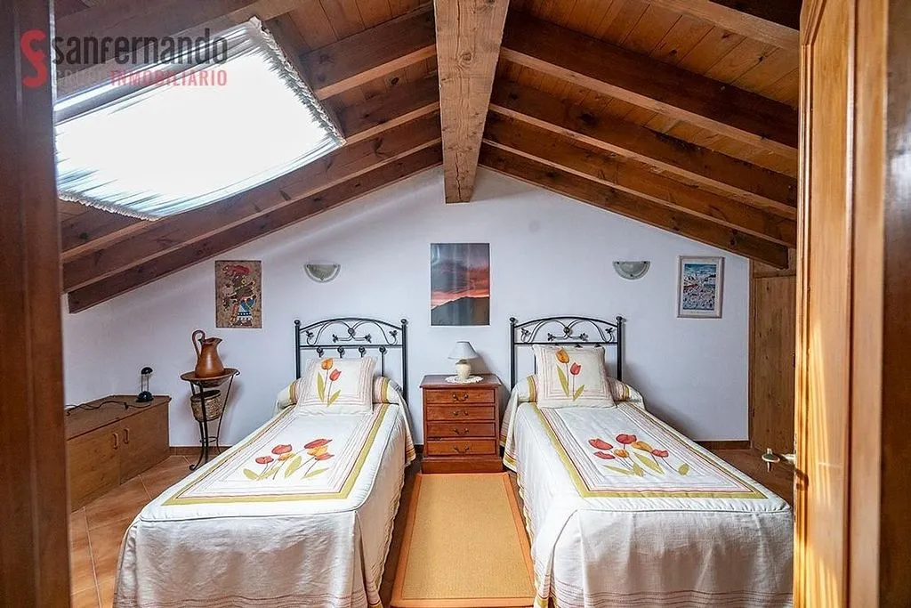 Stanze - Chalet with Terrace and Garage in Tanos