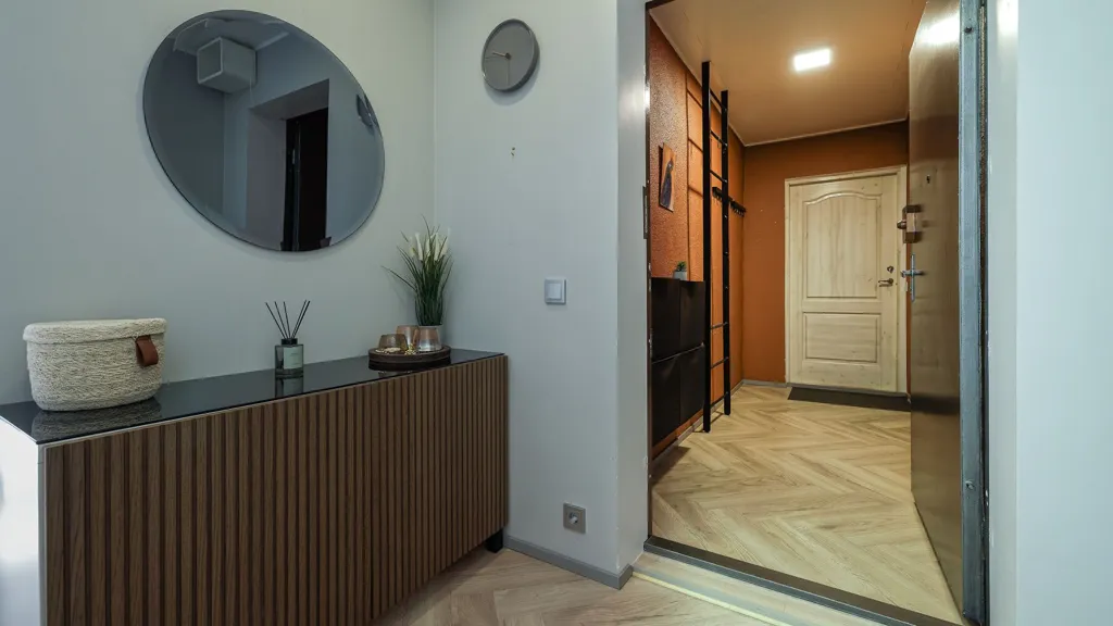 hallway_entrance