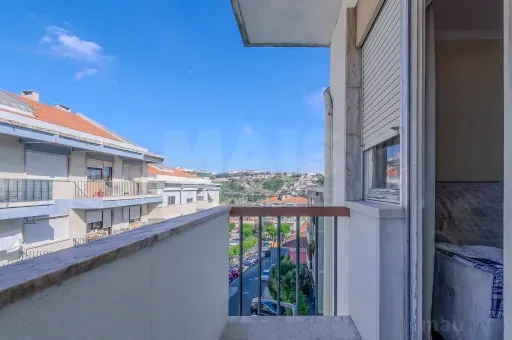 Rõdu - T2 Apartment with Varied Views in Odivelas