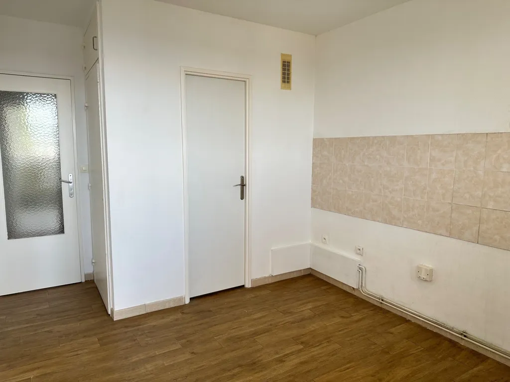 Rooms - 3-Bedroom Apartment with Panoramic View in Le Mans