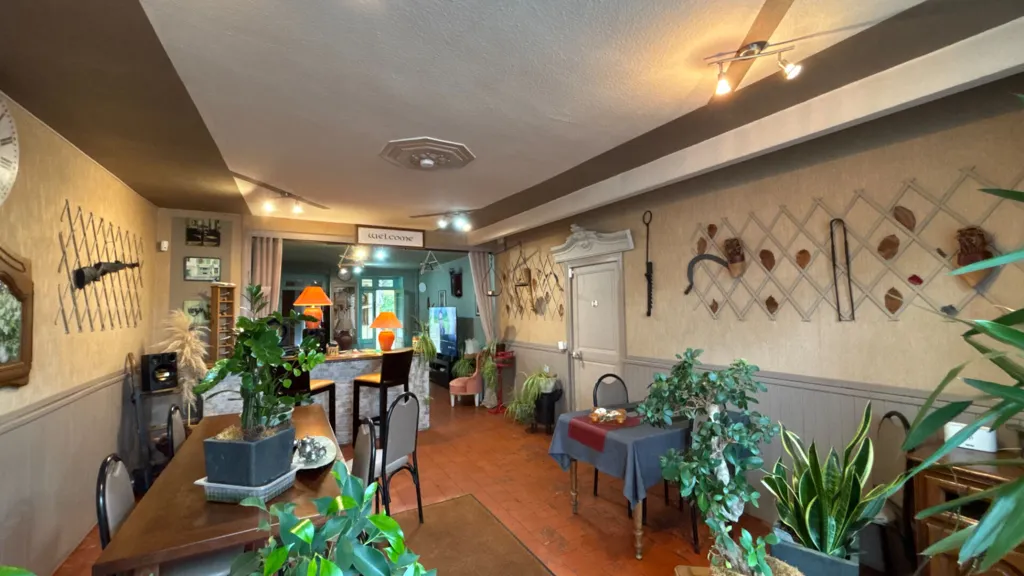Sala da pranzo - 8-Bedroom House with Large Garden in Prémery