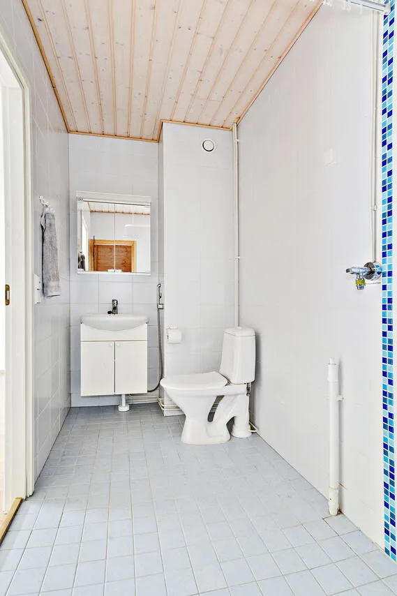 Salles de bain - Spacious Two-Bedroom Flat in Palosaari, Vaasa
