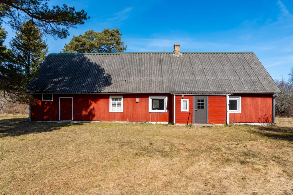 Välivaade - Farmstead with Coastal Land in Linaküla