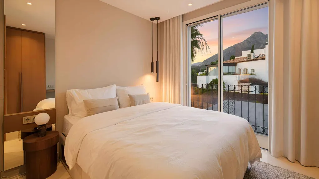 Chambres - Corner Semi-Detached Villa with Pool in Marbella