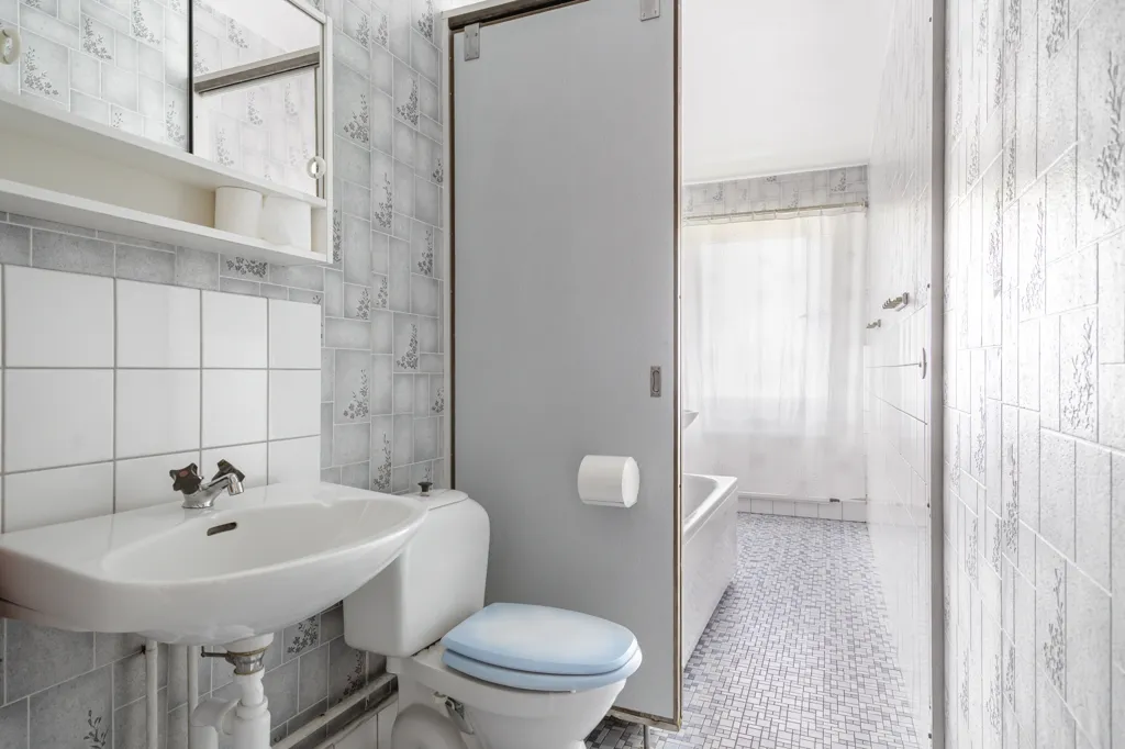 Vannitoad - Well-Planned Apartment with Balcony in Tynnered