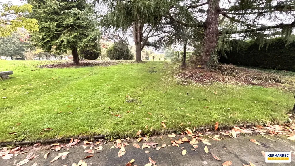 Aed - Buildable Plot with Access in Vitré North