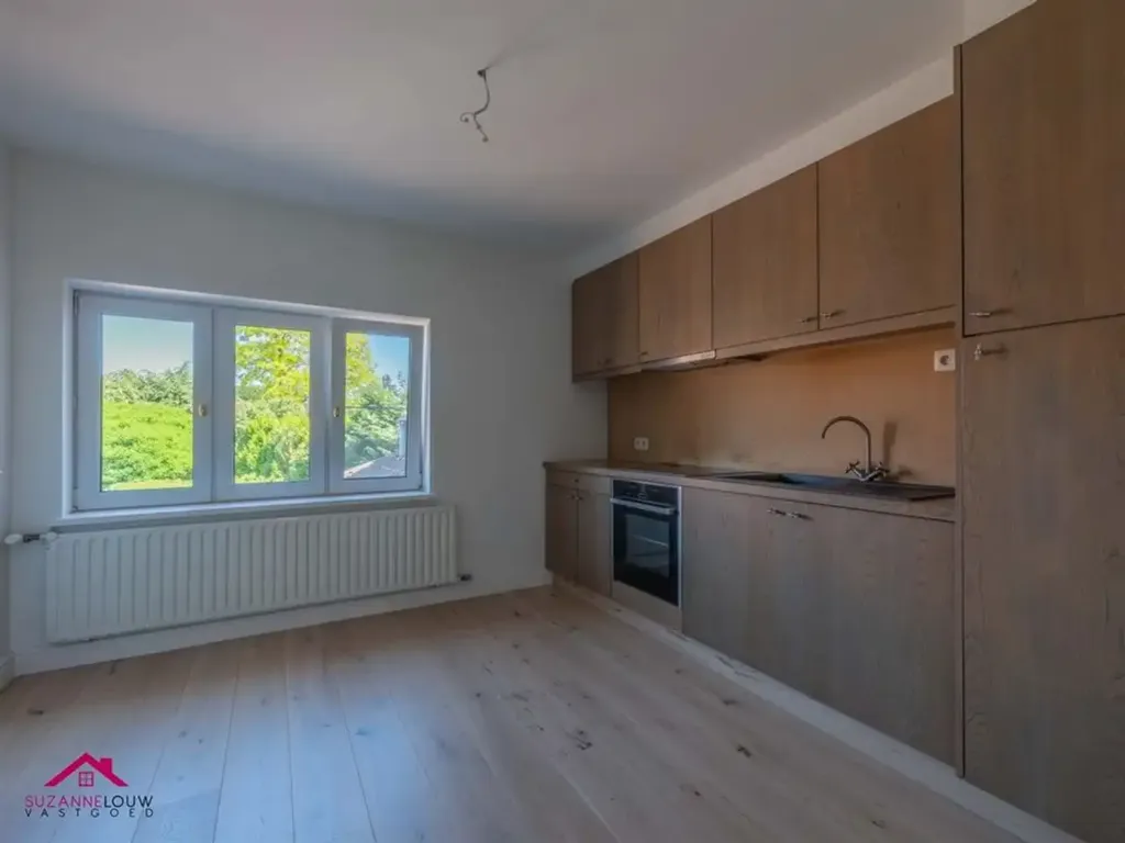 Cucina - Modernised House in Central Closed Development