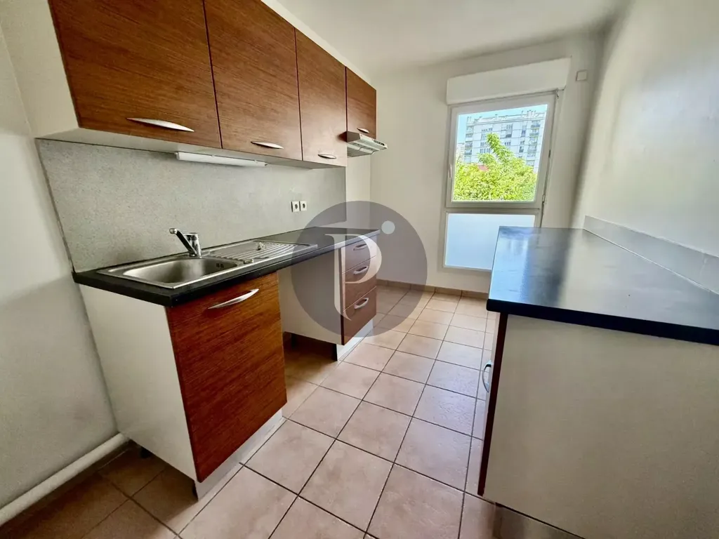 Kitchen - Bright 3-Bed Flat with Balcony in Ivry-sur-Seine