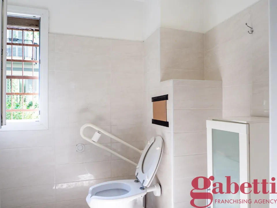 Bagni - Commercial Space with Bar in Milan