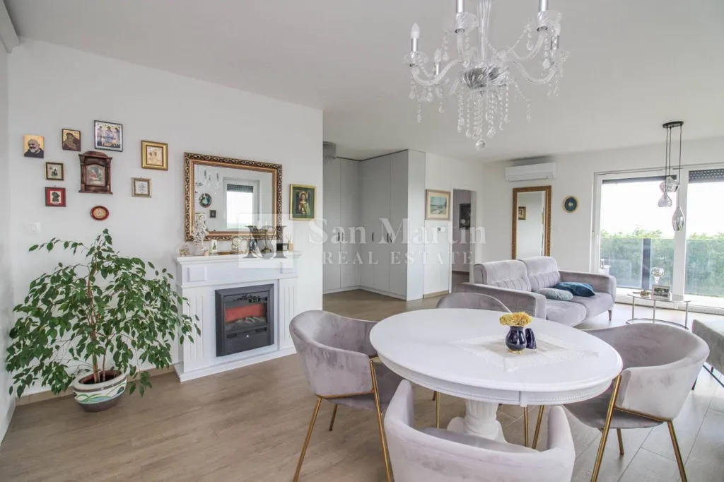 Dining Room - Modern Apartment with Sea View in Poreč