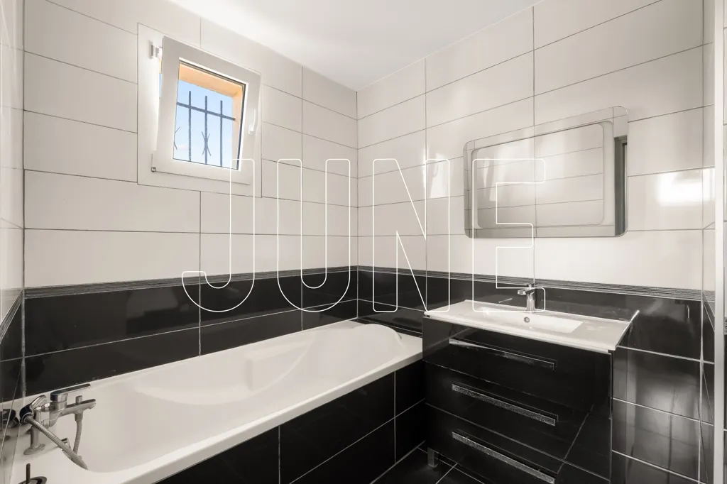 Vannitoad - Detached House with Pool in Valencin