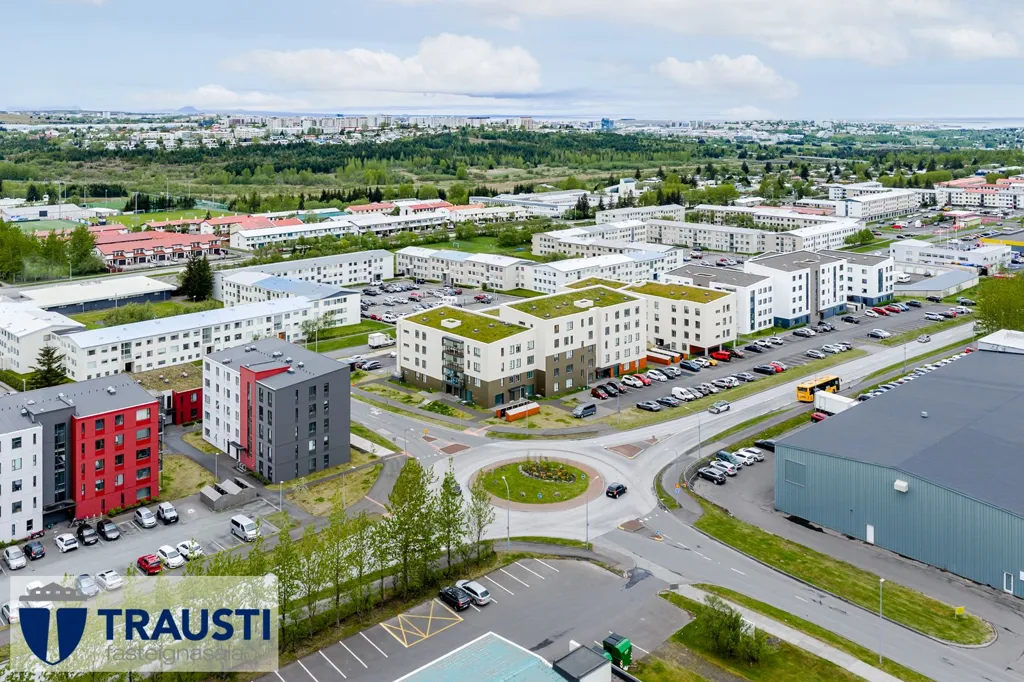 Vue aérienne - Modern Apartment with Balcony in Árbær