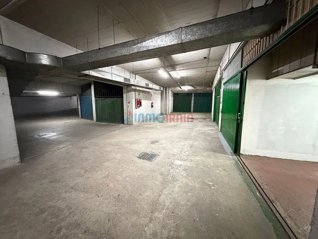 Garage - Apartment with Balcony in Ordizia