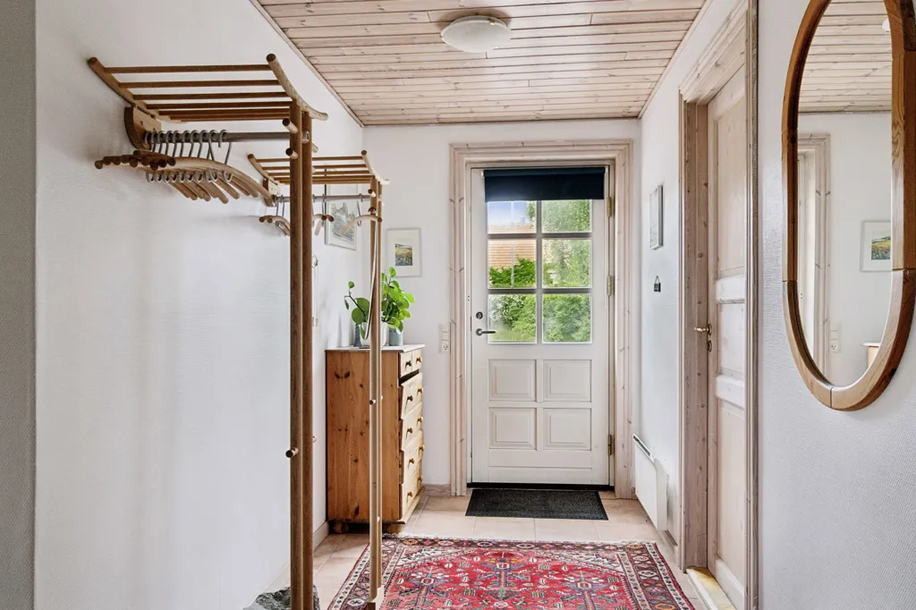 hallway_entrance