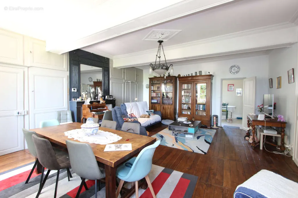 Salle à manger - Maison de Ville Charmante dans le Quartier Historique de Nevers