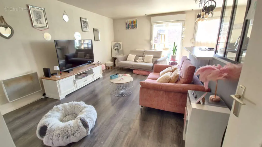 Soggiorno - Apartment with Parking in Central Location