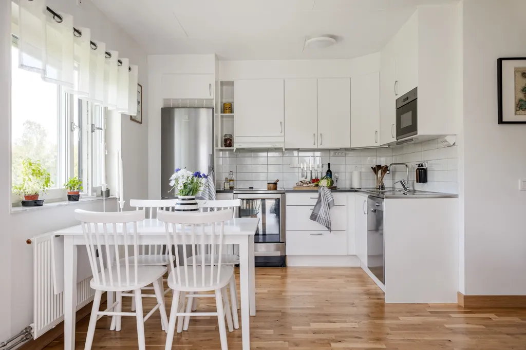 Cuisine - Bright Two-Bedroom with Balcony in Åkersberg