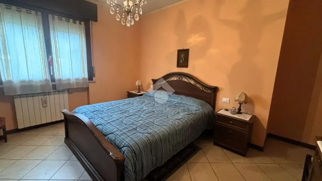 Chambres - Quadrilocale with Balcony in Mantova