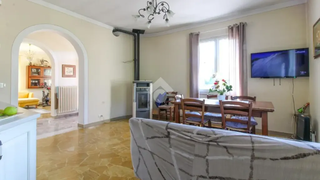 Söögituba - Bifamiliar Villa with Garden in Barghe