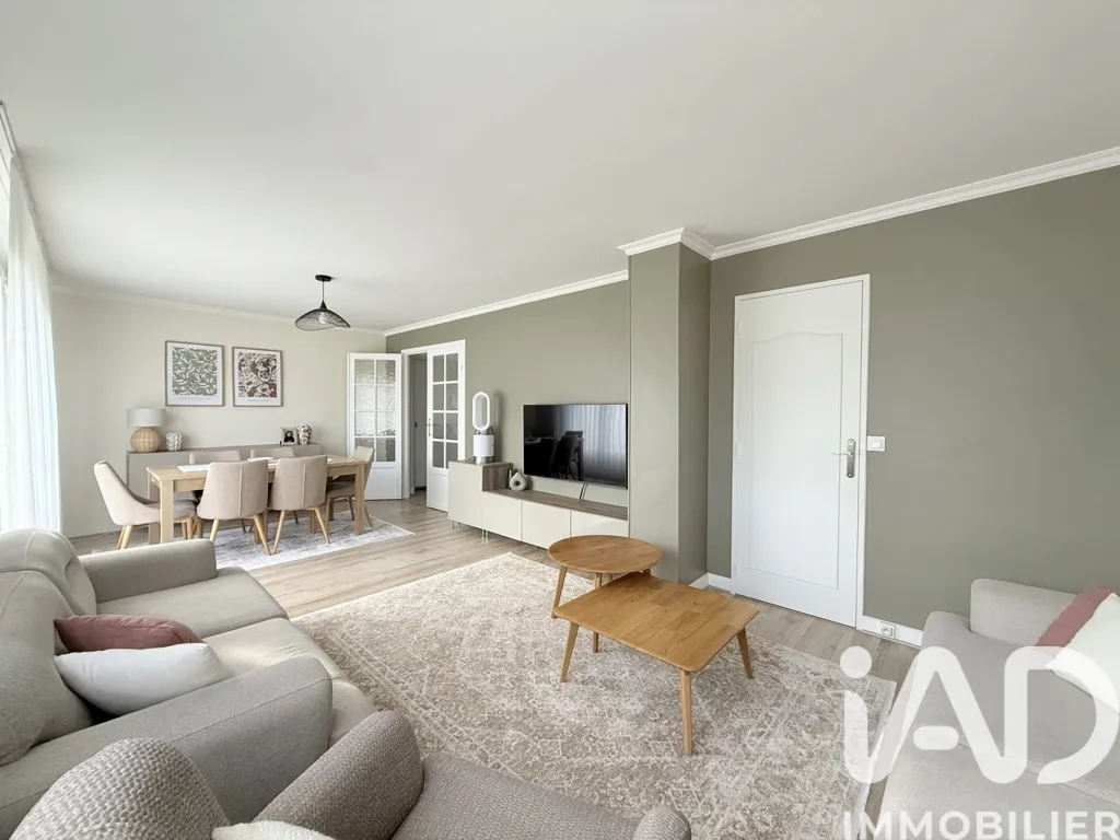 Séjour - Appartement 5 Pièces avec Balcon à Groslay
