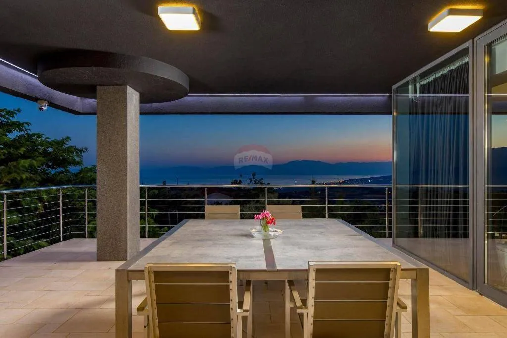 Terrass - Wellness Villa with Panoramic Views in Hreljin