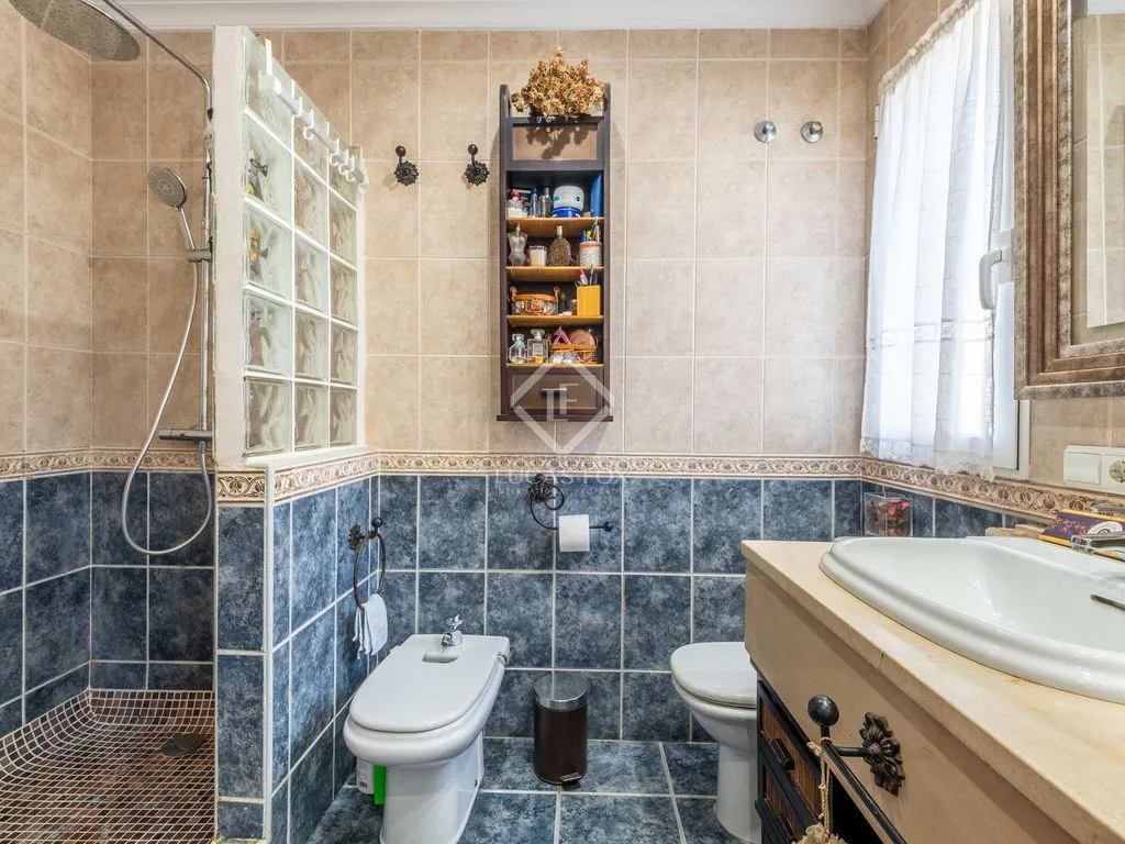 Vannitoad - Luxury Villa with Pool and Mountain View in Alicante