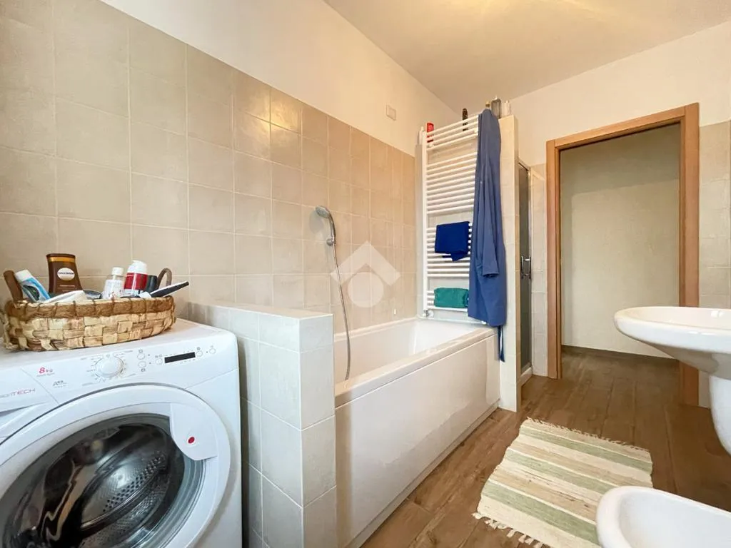 Salles de bain - Renovated Flat with Balcony in Porto Ceresio