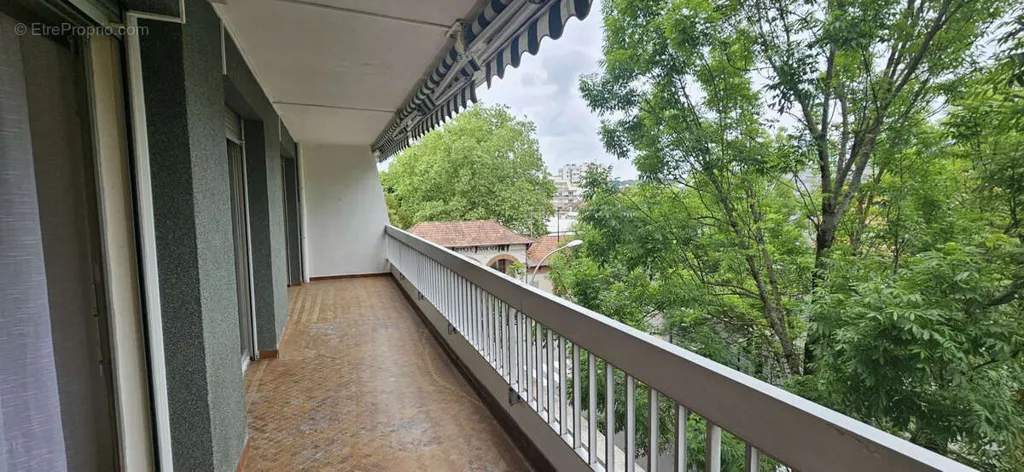 balcony