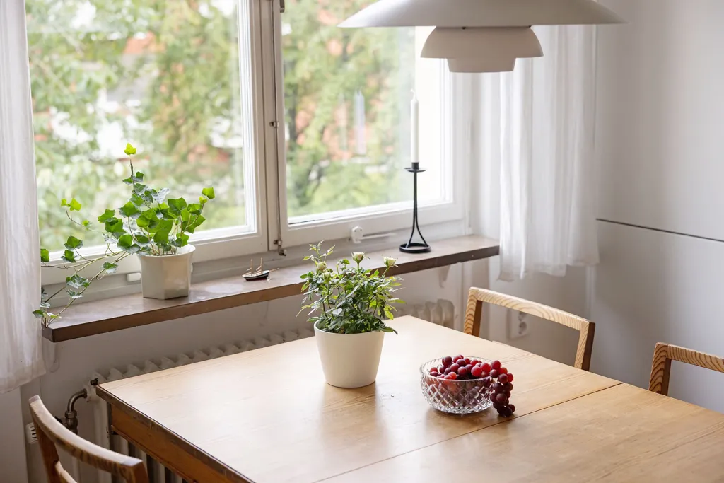 Söögituba - Charming 2-Bedroom with Balcony in Årsta