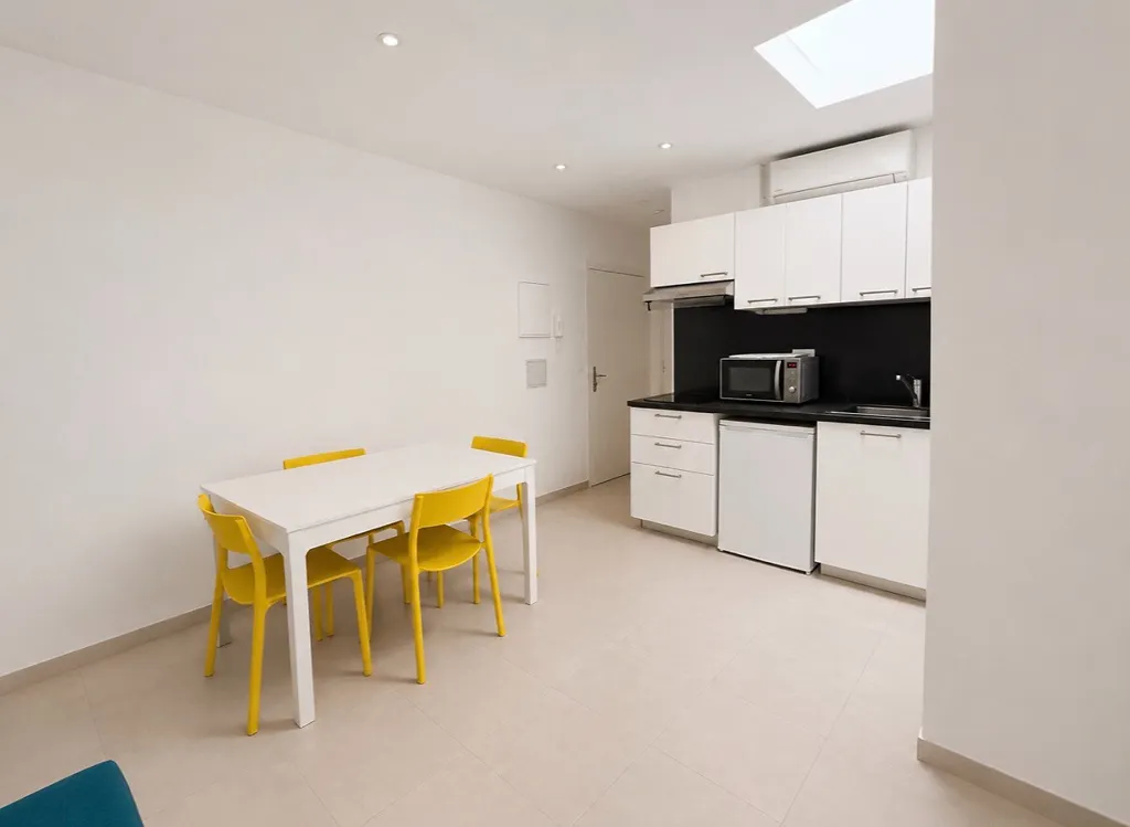 Kitchen - 2-Bedroom Apartment in Aix-en-Provence