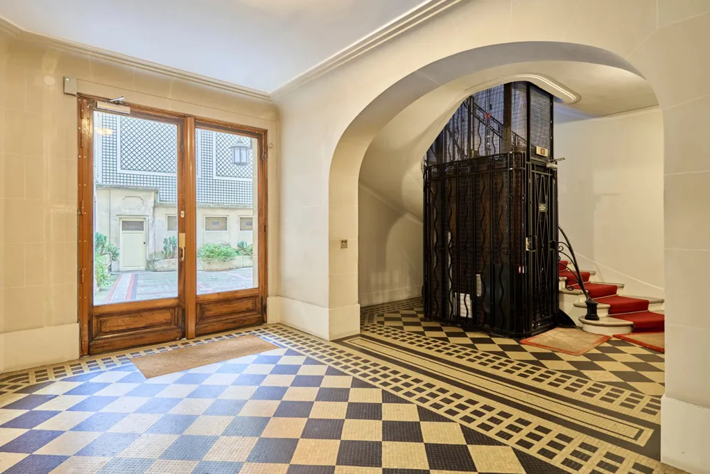 Esik - Bright Apartment with Open Views in Paris 16th