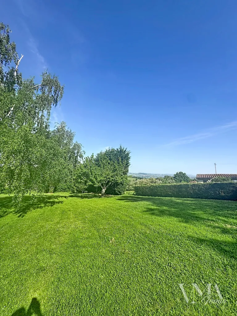 Aed - House with Garden on Large Parcel in Lissieu