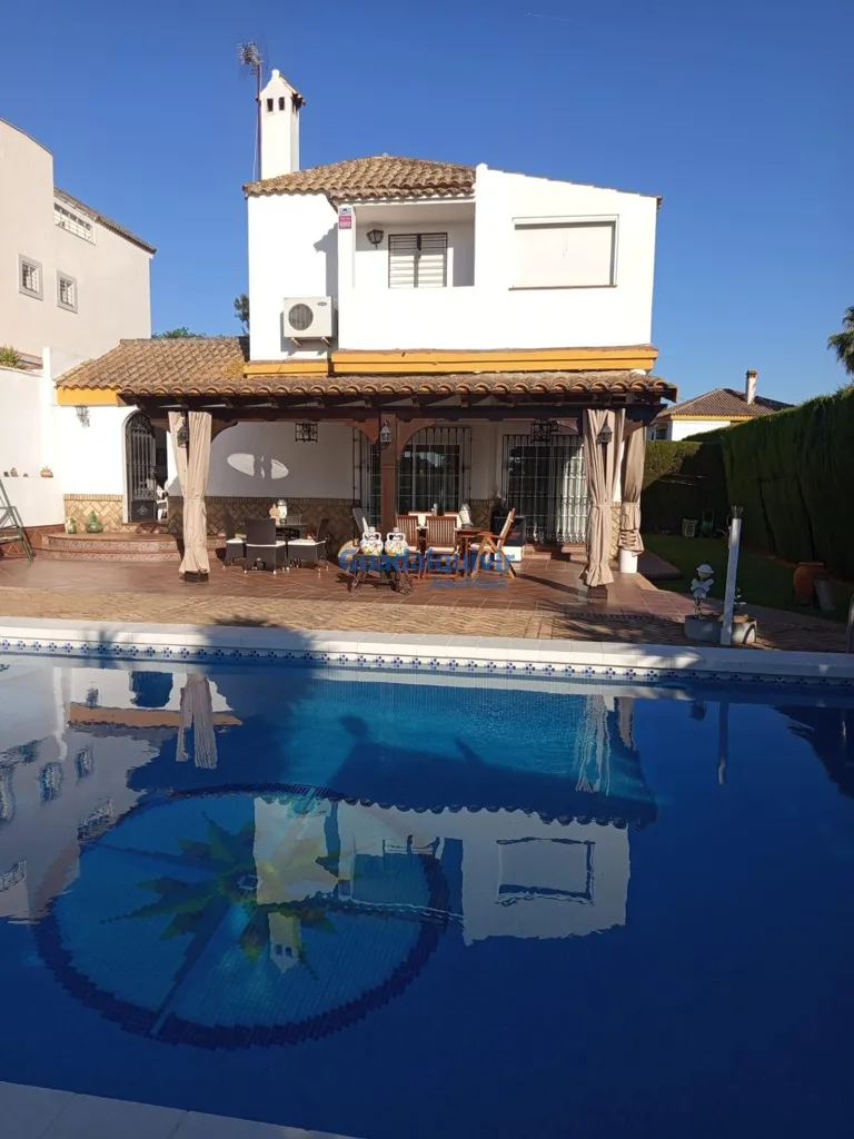 Pool - Independent Chalet with Pool in Cerros de Montequinto