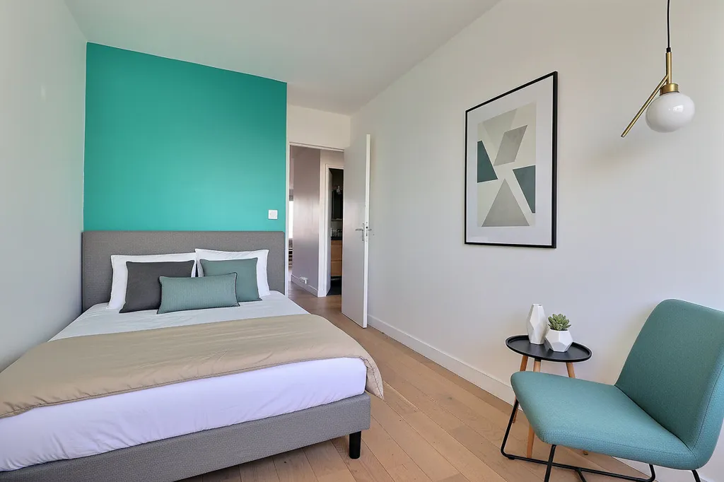 Bedrooms - 3-Bedroom Apartment with View in Nanterre