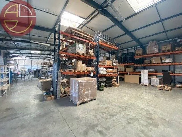 Utility Room - Warehouse with Storage in Saint-Sulpice