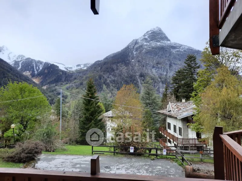 Rõdu - Panoramic Apartment with Balcony in Courmayeur