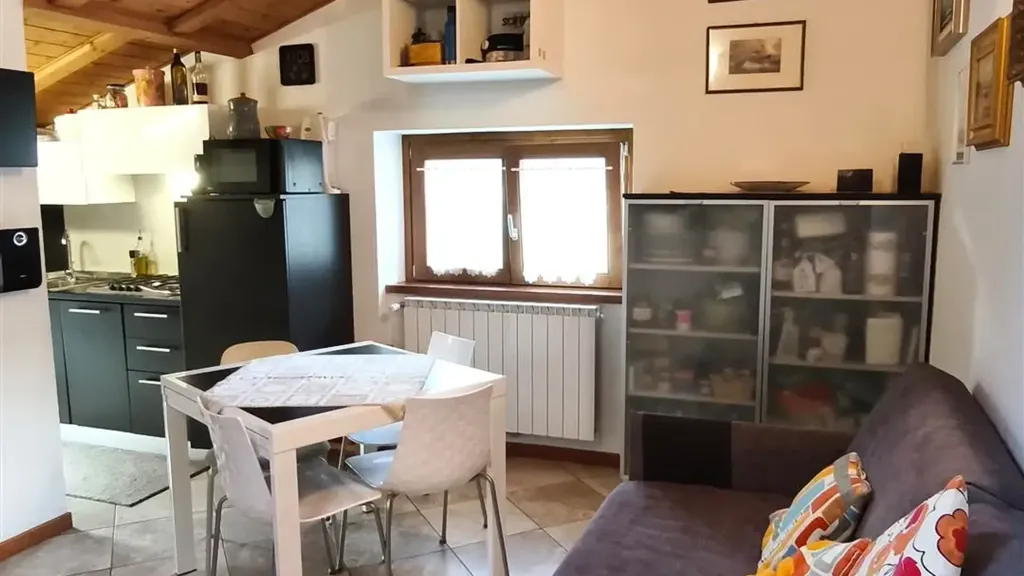 Salle à manger - Bilocale with Balcony in Schilpario