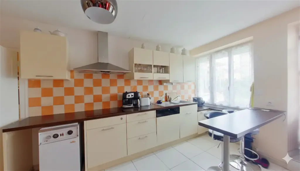 Cuisine - Maison de 5 Pièces avec Cour Privée à Maisonneuve