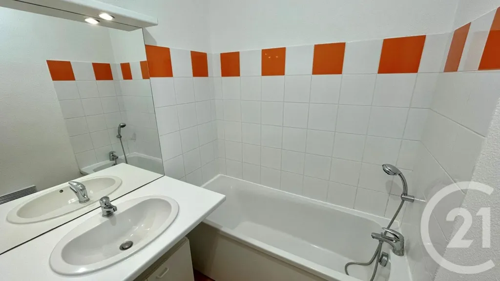 Vannitoad - 2-Bedroom Apartment with Pool Access in Trélissac