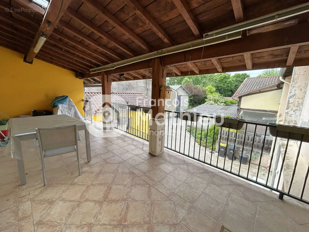 Terrasse - Ensemble Immobilier avec Garages à Villars-les-Dombes