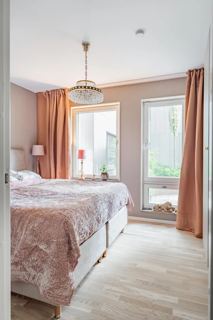 Chambres - Modern Ground-Floor Flat with Patio in Salabacke