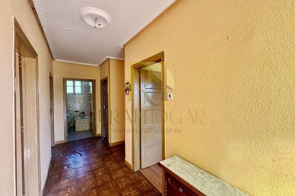 Hallway - Chalet with Garden in Matallana de Torío