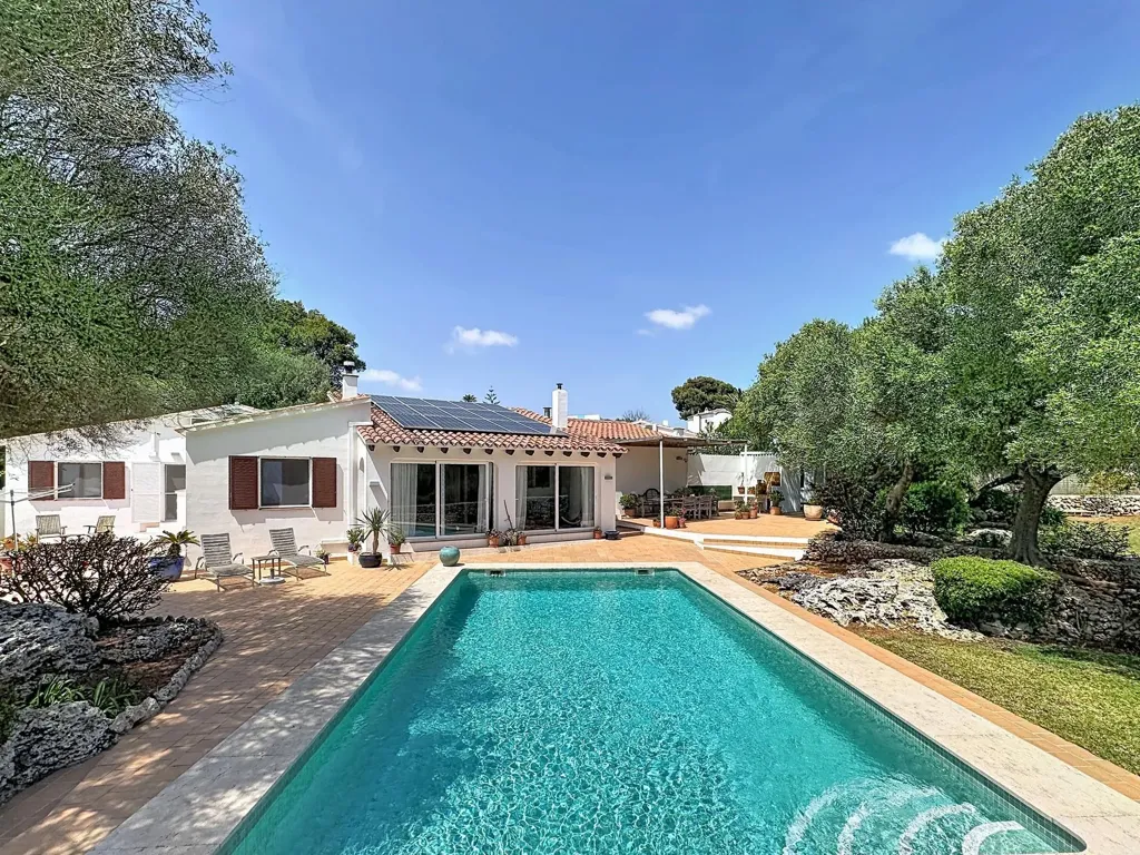 Bassein - Renovated Mediterranean House with Pool in Maó