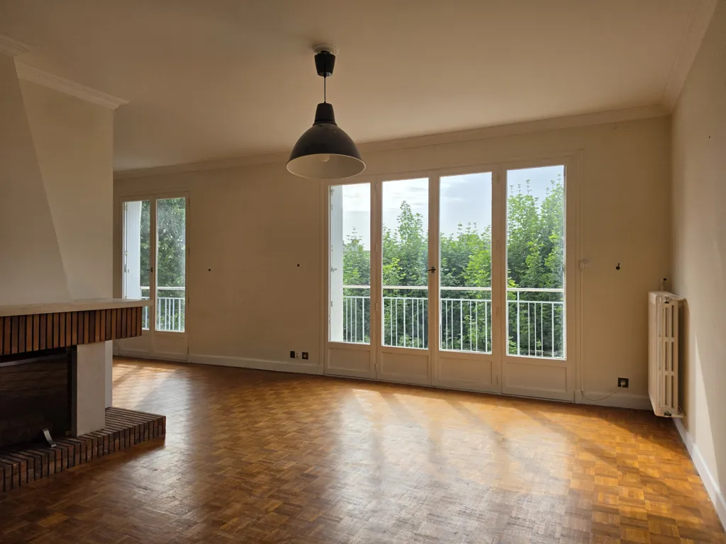 Séjour - Appartement 5 Pièces avec Balcons dans Résidence de Standing