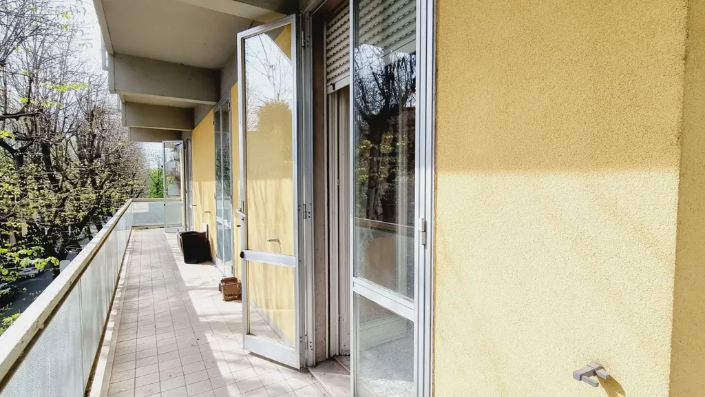 Balcon - Apartment with Balcony in Piacenza