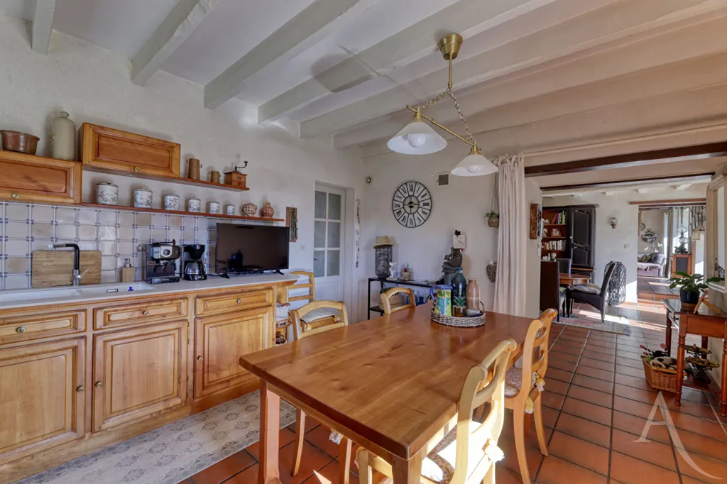Söögituba - Rustic Stone Farmhouse with Paddock in Montaigu-Vendée