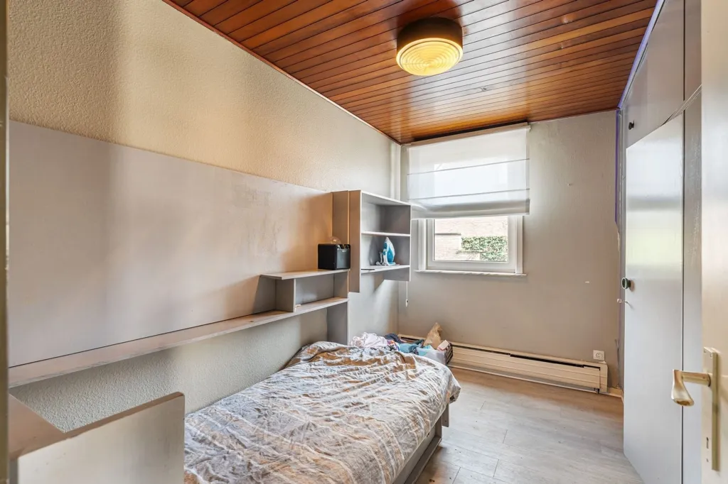 Chambres - Bungalow avec Magasin sur un Grand Terrain à Bruxelles