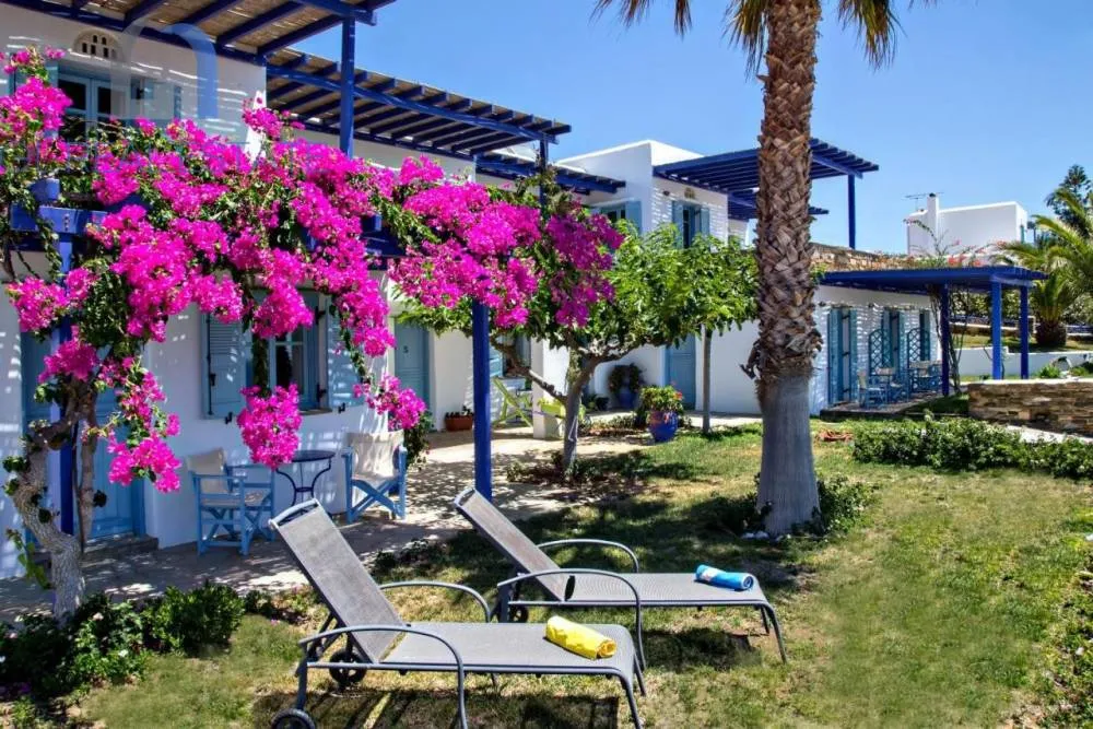 Terrasse - Renovated Apartment Complex in Agia Varvara, Thira