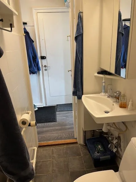 Vannitoad - 2-Bedroom Flat with South-Facing Balcony in Central Area