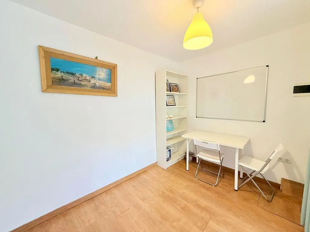 Bureau - 1-Bedroom Flat with Garden in Ciudad Universitaria